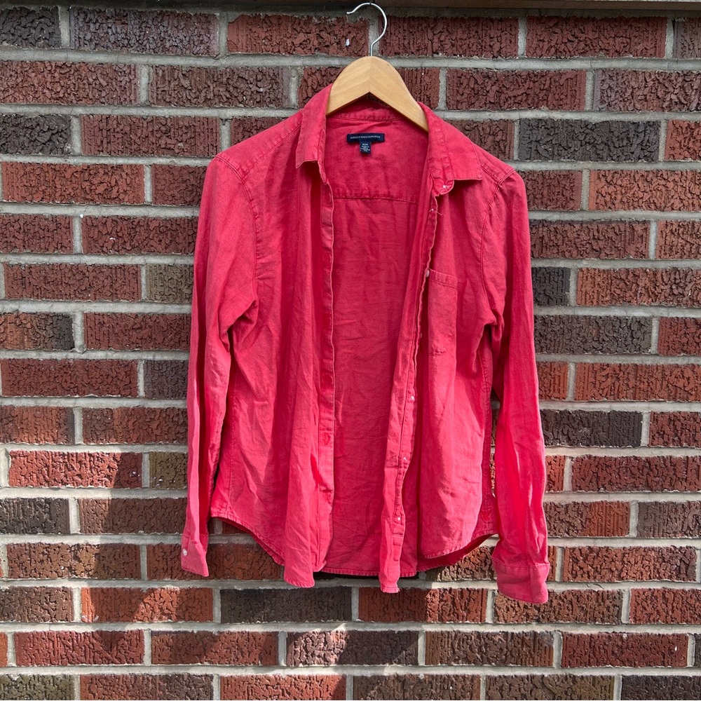 American Eagle Denim Chambray Red Button Down Shirt